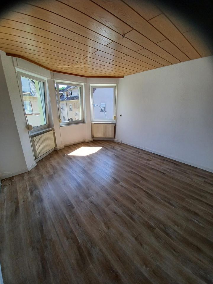 Renovierte 3-Zimmer-Wohnung mit EBK & Balkon in Saarbrücken