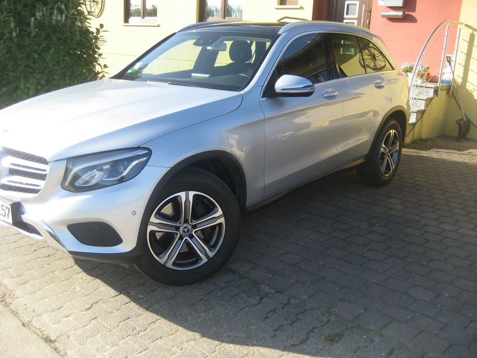 Mercedes GLC 250 Ez 2.2020 Km 49000 AHK Klima Panoramadach, Navi in Wiesbaden