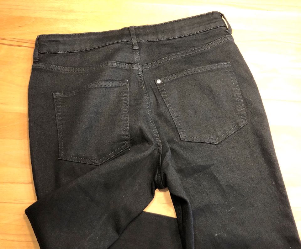 Jeans skinny fit Gr. 170 von H&M schwarz in Itzgrund