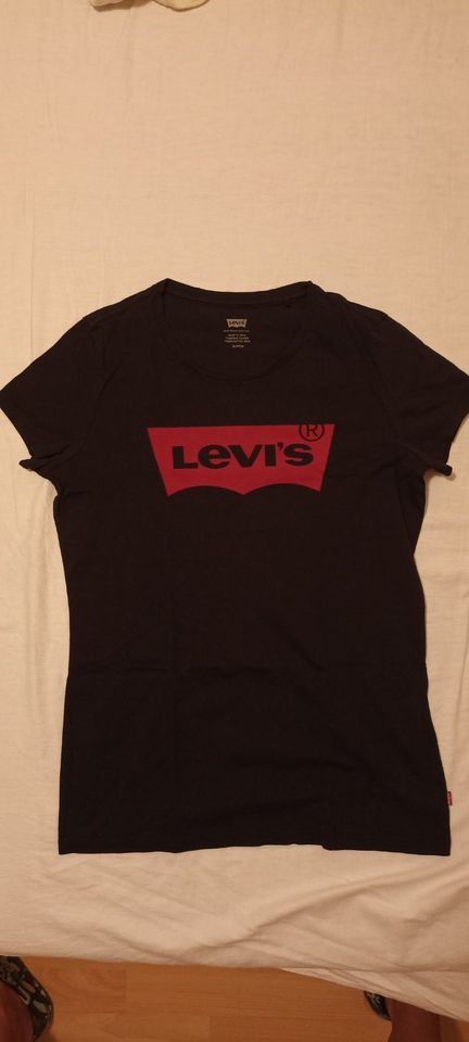 LEVI´s Shirts weiß Gr. XS schwarz Gr. S in Langerwehe