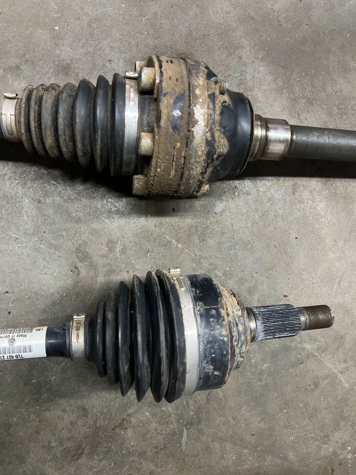 VW Touareg 7L 4.2 V8 Antriebswelle Vorn Links + Rechts 7L6407271A in Bönnigheim