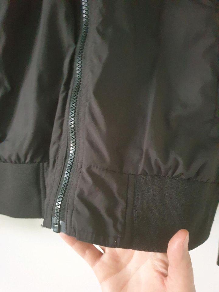 Urban classics sportliche Jacke Blouson schwarz S M 38 Frühling in Magdeburg