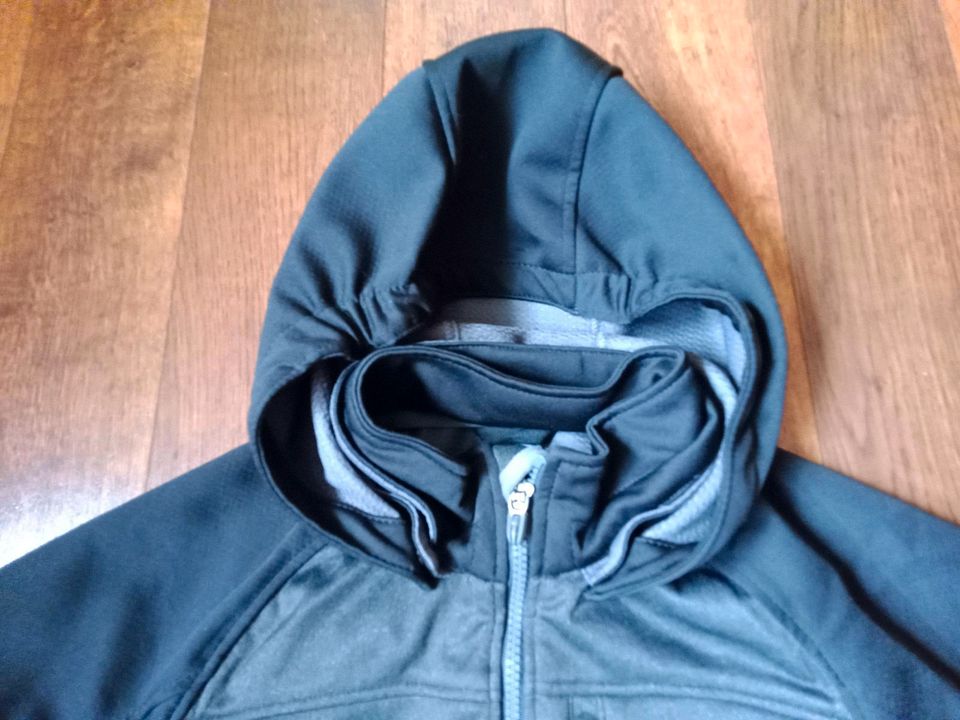 Jungen Softshell Jacke Gr. 152 in Oederan