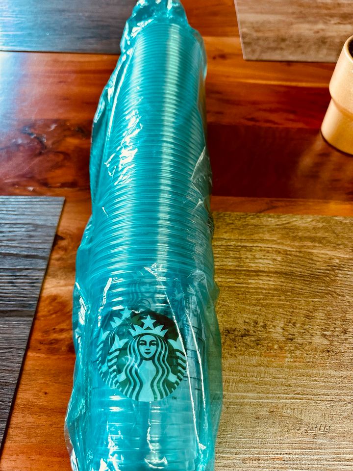 Starbucks Einweg Becher in Ludwigshafen