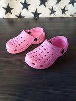 Mädchen Hausschuhe Crocs 25 rosa Nordrhein-Westfalen - Kreuztal Vorschau