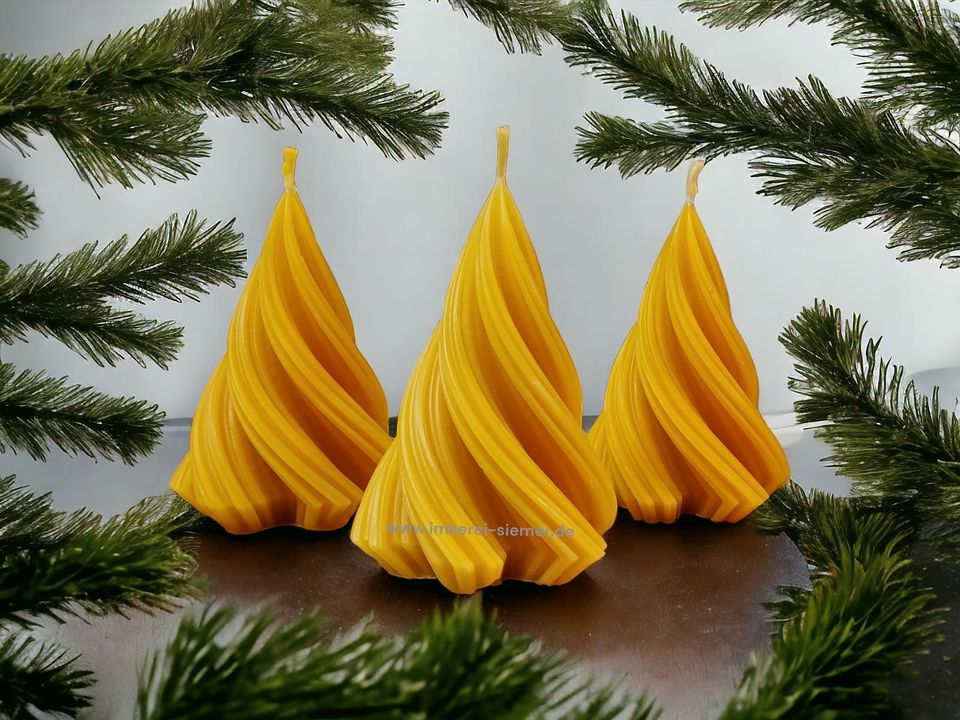 Kerze Pyramide Tannenbaum gedreht Tisch Tafel Feier Weihnachten in Apen