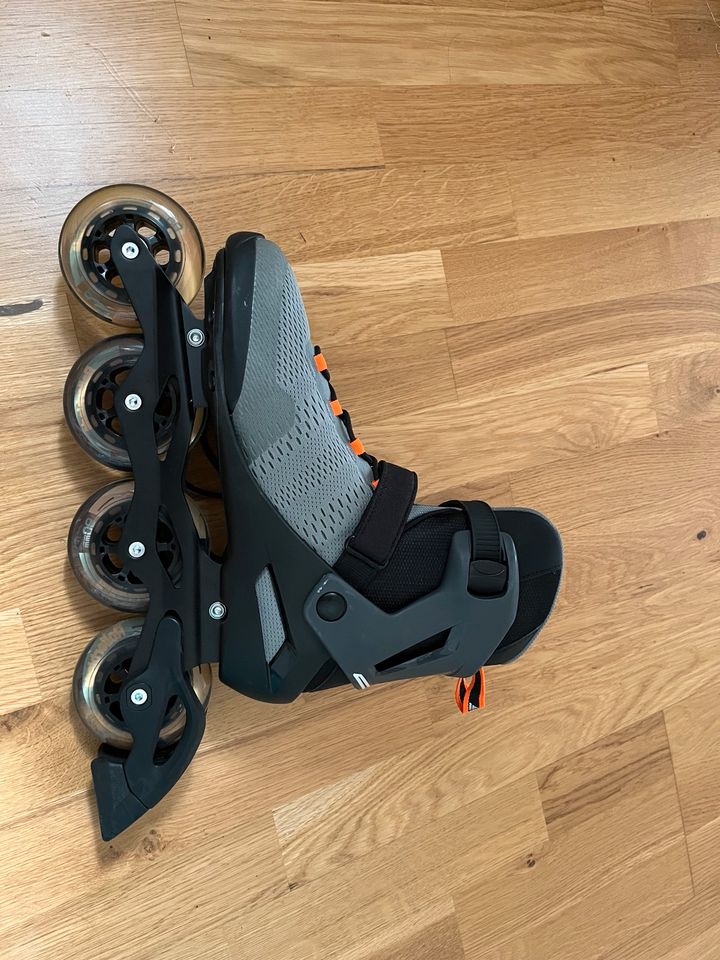 Rollerblades Größe 45 (ungetragen) und Schoner in Wiesbaden