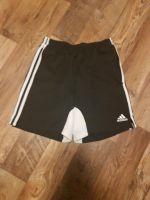 Adidas kurze Hose Gr 152 Niedersachsen - Jerxheim Vorschau