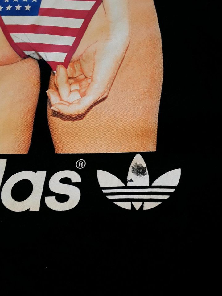 Adidas Shirt  Sonderedition in Düsseldorf