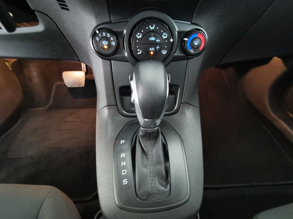 Ford Fiesta Titanium Automatik *NAVI *PDC *SHZ in Ilshofen
