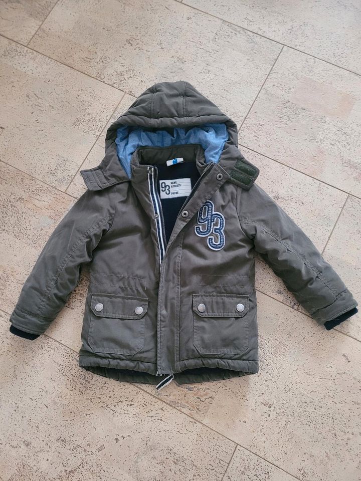 Kinder Jacke olivegrün gr 104 wie NEU in Vechta