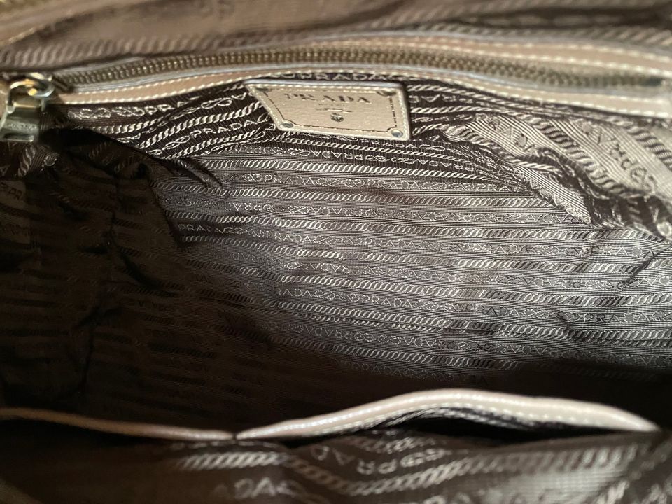 PRADA Handtasche Leder Taupe Original, sehr gepflegt in Lohmar
