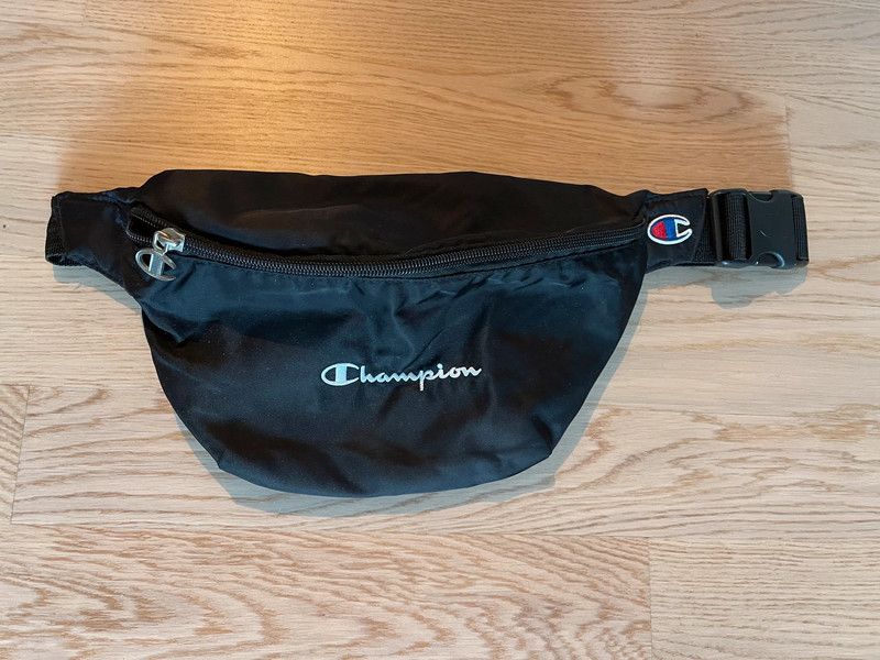 Champion Brusttasche, unisex in Berlin - Mitte | eBay Kleinanzeigen ist  jetzt Kleinanzeigen