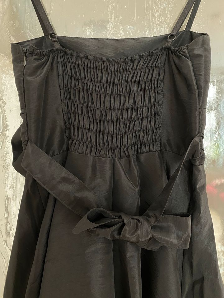 Schickes kurzes Ballonkleid Abendkleid mit Schleife schwarz in Leipzig