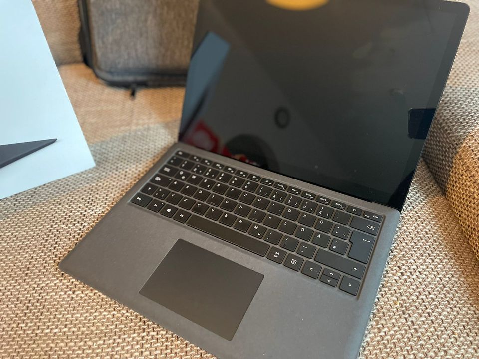 Microsoft Surface Laptop 2 + Dock-in und Tasche in Herne