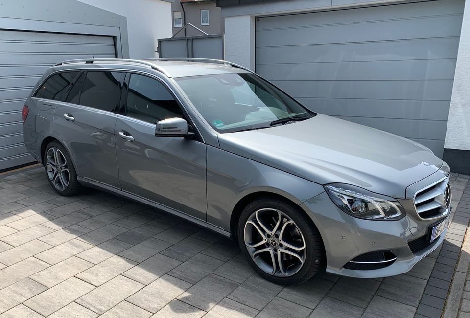 Mercedes Benz E250 Avantgarde, Distronic, Harman Kardon  TÜV Neu in Rodgau