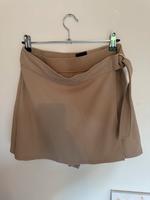 Neu gr M Hosenrock Rock mit Shorts drin Neu H&M mit Goldschnalle Niedersachsen - Wilhelmshaven Vorschau