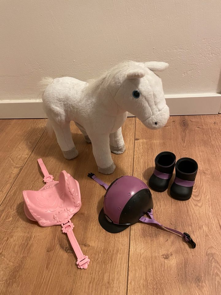 Baby Born Pferd mit Reiterhelm und -stiefel in Osnabrück