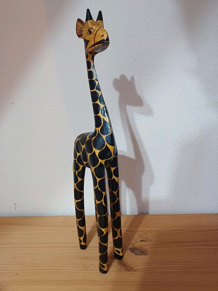 Giraffe aus Holz/Holzschnitzereien in Schönberg / Holm