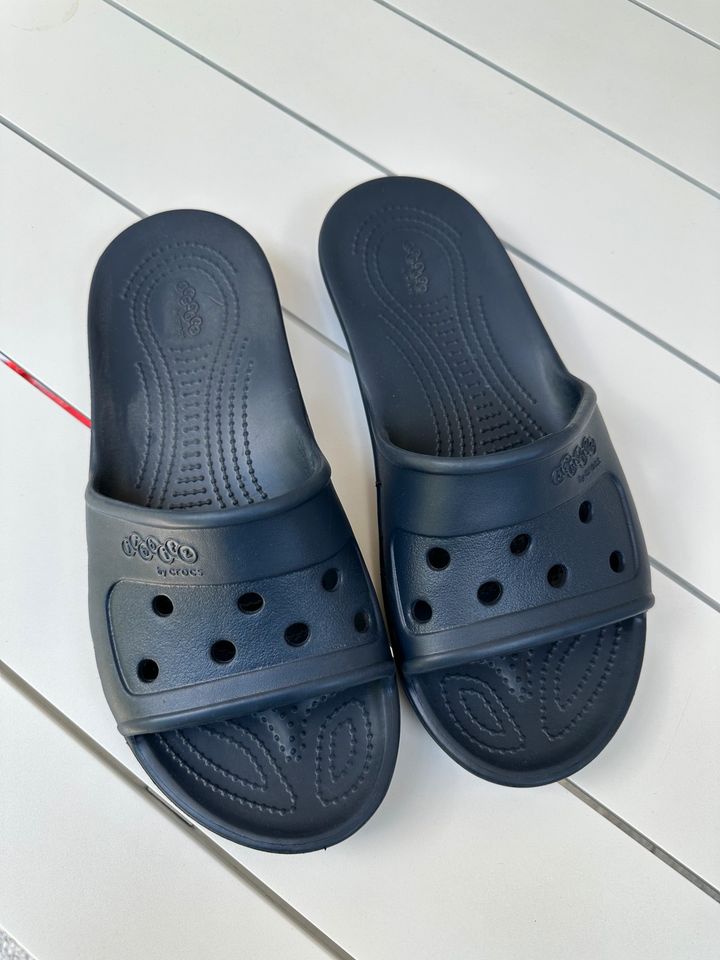 Herren Crocs Blau M10, W 12 wie neu in Offenbach