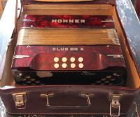 Verkaufe Akkordeon Hohner Club III B 5 S incl. Koffer Hessen - Bad Arolsen Vorschau