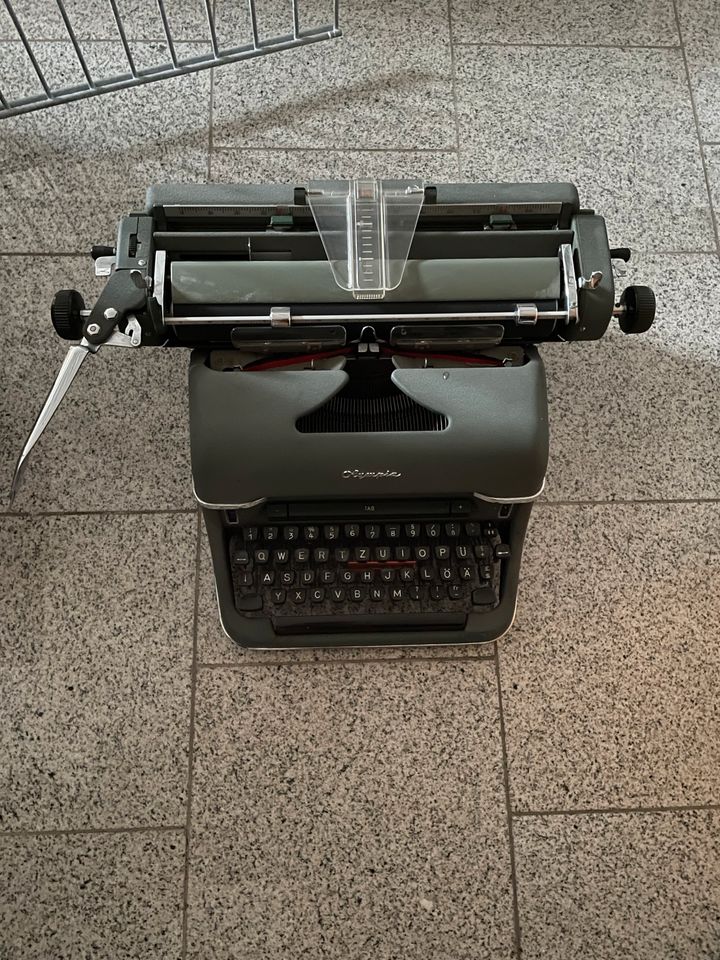 Schreibmaschine Olympia in Wiesbaden