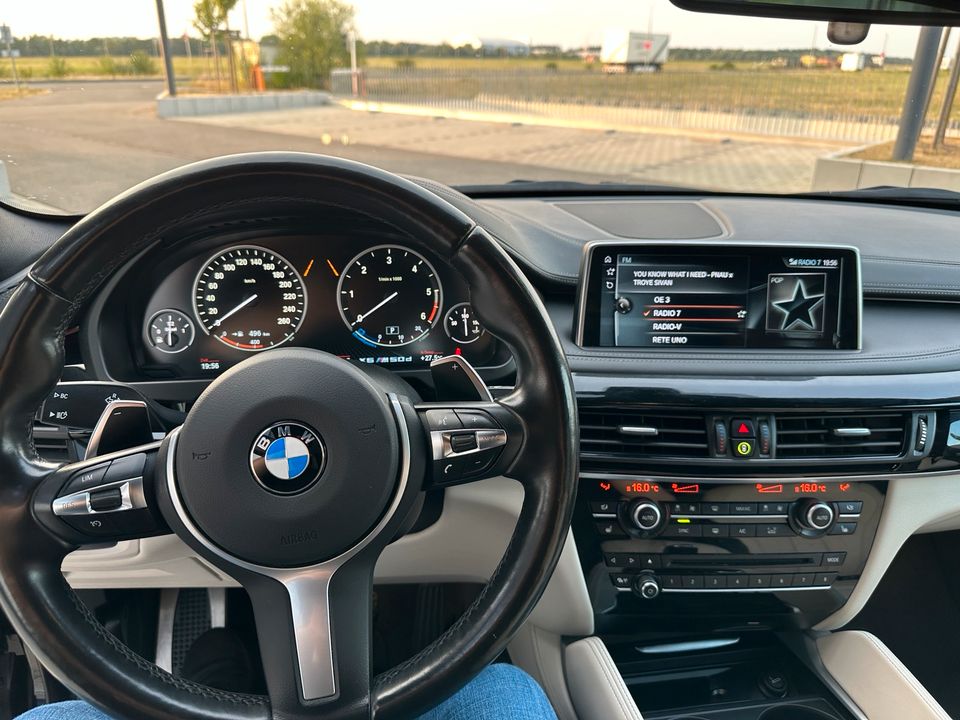 BMW X6 M50D in Friedrichshafen