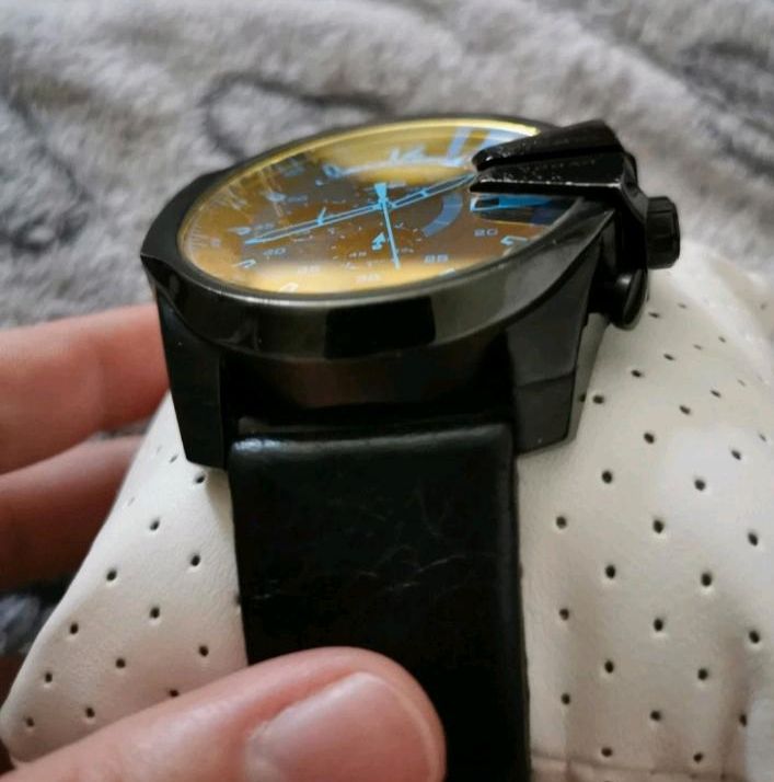 Diesel Armbanduhr Herrenuhr in Mücke