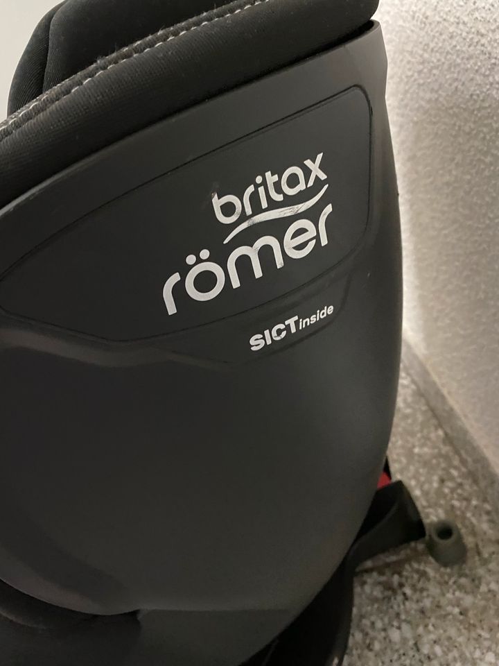 Britax Römer Dualfix M i size Graphite marble Reboarder Autositz in Nürtingen