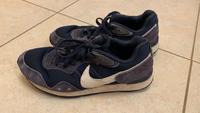Nike Sneaker dunkelblau / weiß Jungen Gr. 41 Bayern - Coburg Vorschau