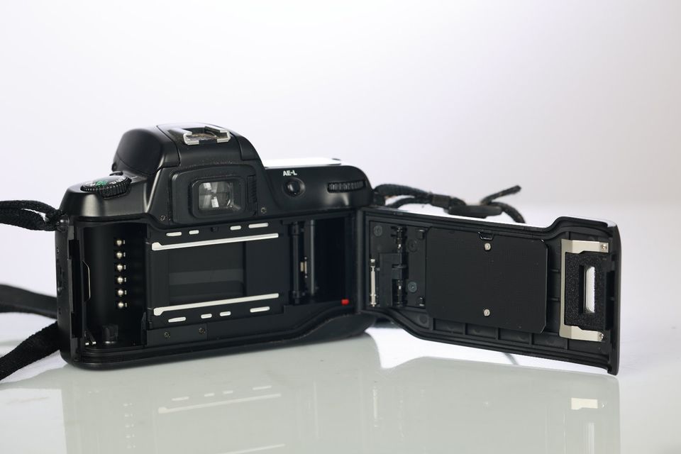 Nikon F60 Analog SLR Kamera Gehäuse 35mm Film in Bremen