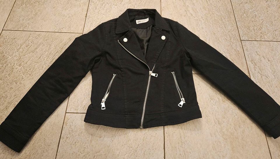 Jeansjacke Mädchen Gr. 134 schwarz neuwertig in Blankenfelde