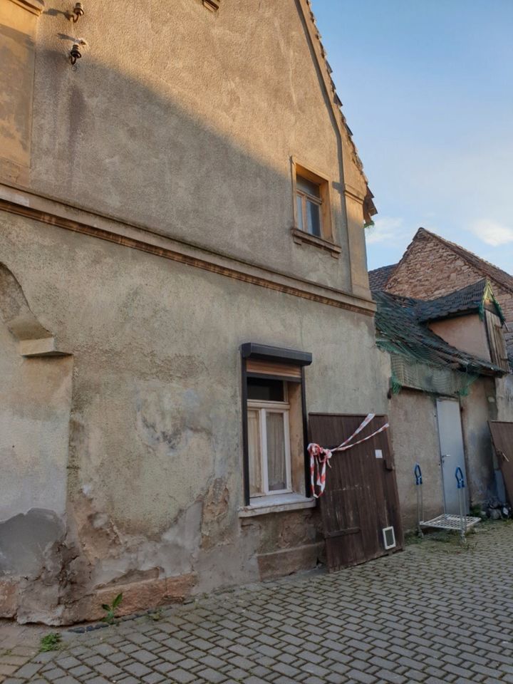 2 Reihenhäuser Renovierungsbedürftig zu Verkaufen in Gröningen