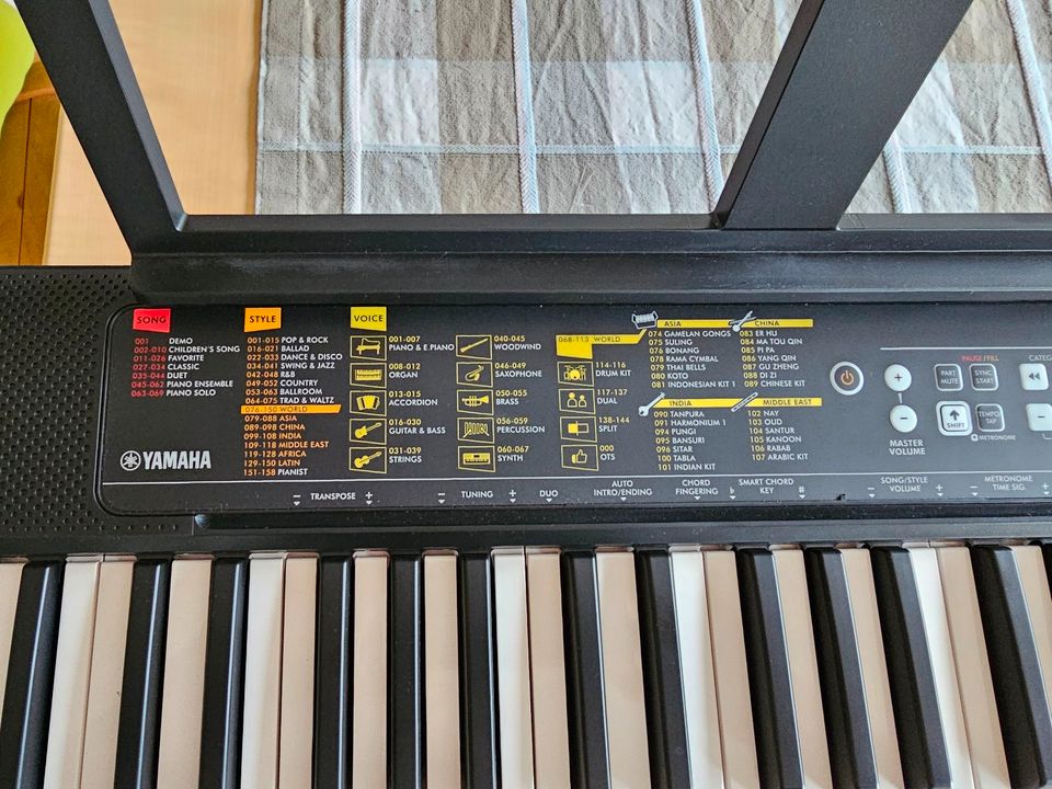 Yamaha PSR-F52 Keyboard in Kerken
