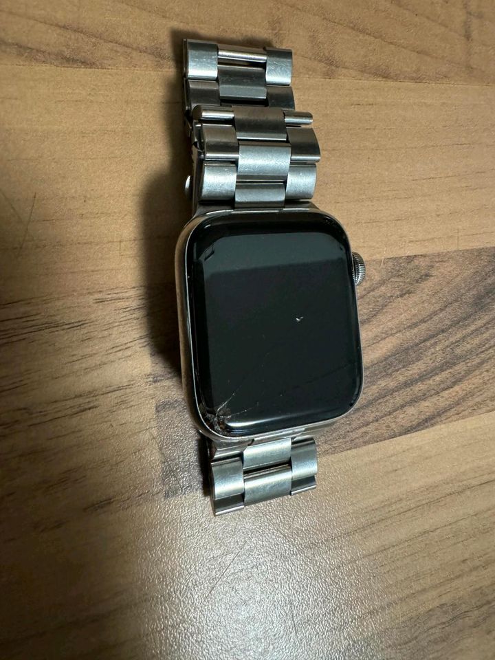 Apple watch Series 4 WR-50M in Lünen
