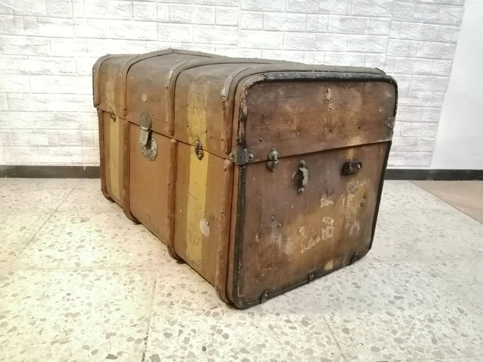 Antike Reisekoffer Überseekoffer Koffer Deko in Taunusstein