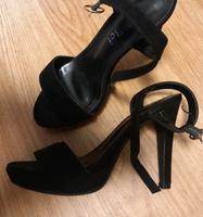 Riemchen High Heels Sandaletten Gr.35 Pumps schwarz Sandalen Baden-Württemberg - Ravensburg Vorschau