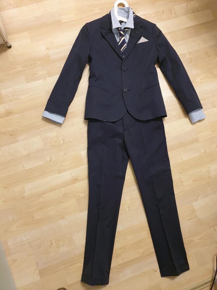Armani Junior Anzug  Größe 9 A dunkelblau in Eltville