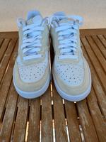 Nike  Sneaker Damen Schuhe  Weiß Größe 39 Bayern - Wasserburg am Inn Vorschau