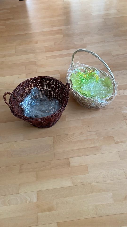 2 schöne große Geschenkkörbe, beide 10€ in Leutkirch im Allgäu