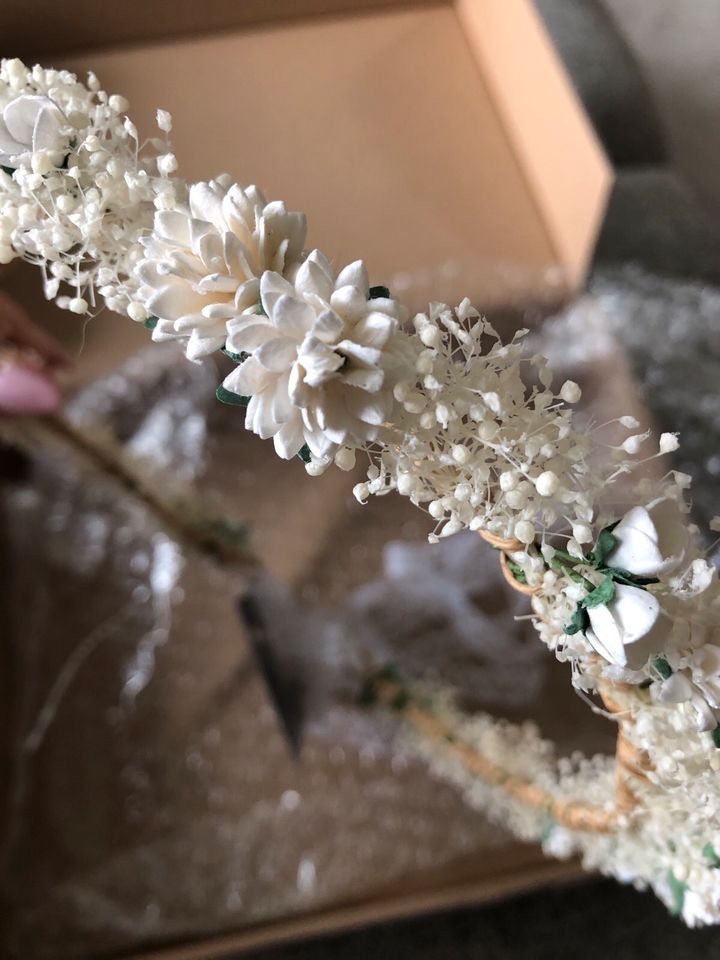 Hochzeit Haarkranz mit Trockenblüten und Kunstblumen ivory in Aßlar