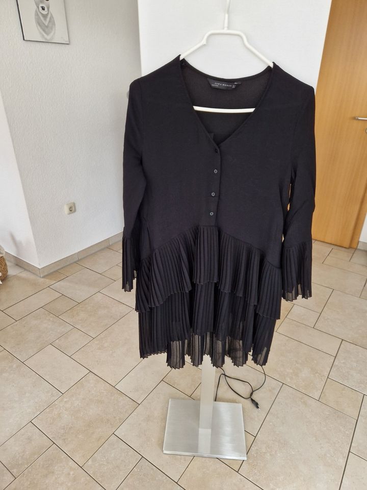 *Trödelmarkt Reithelm Hose Pulli Hollister zara xs s  34 36 * in Euskirchen