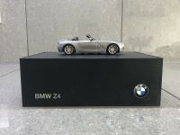 BMW Z4 Modellauto 1/43 gebraucht mit Ständer Nordrhein-Westfalen - Hagen Vorschau