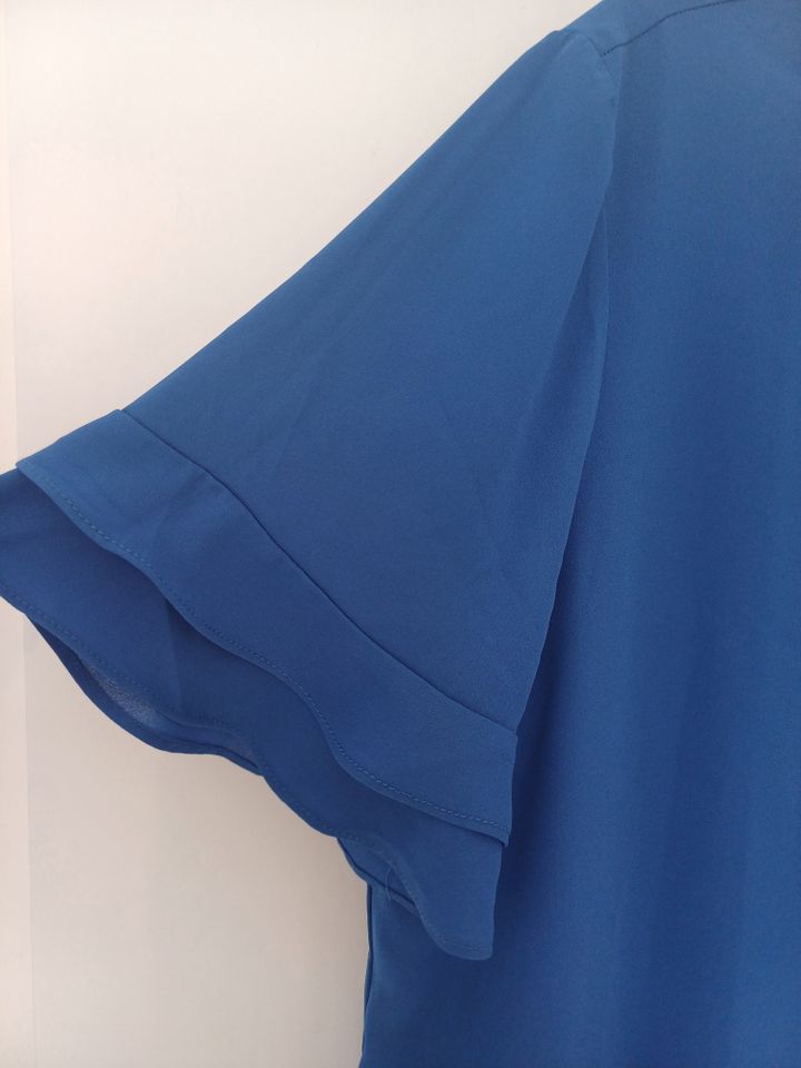 Mango, blaue Bluse mit Volants Cropped, Gr. XL/42 in Dortmund