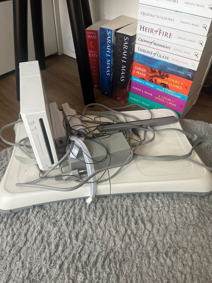 Wii Konsole, 2 Fernbedienungen, Balance Pad in Centrum