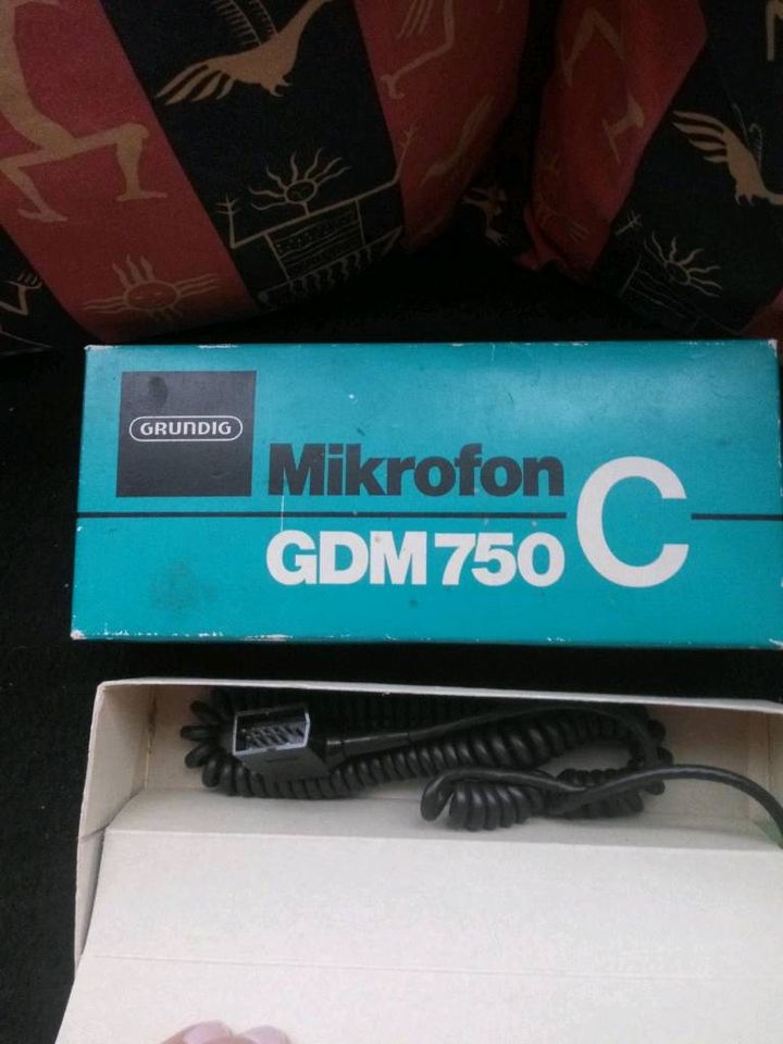 Grundig GDM 750C Mikrofon plus Ohrhörer in Düsseldorf