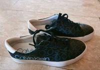 Calvin Klein Sneaker schwarz mit weißer Sohle Gr. 38 Bayern - Gersthofen Vorschau