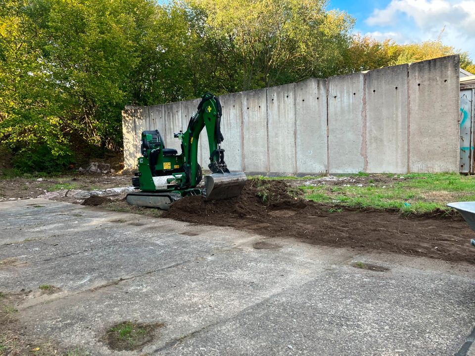 Mini-Bagger / Erdbohrer / Schachtarbeiten / Erdarbeiten / Pflasterarbeiten / Drainage / Wasserleitung / Stromleitung in Ilmenau