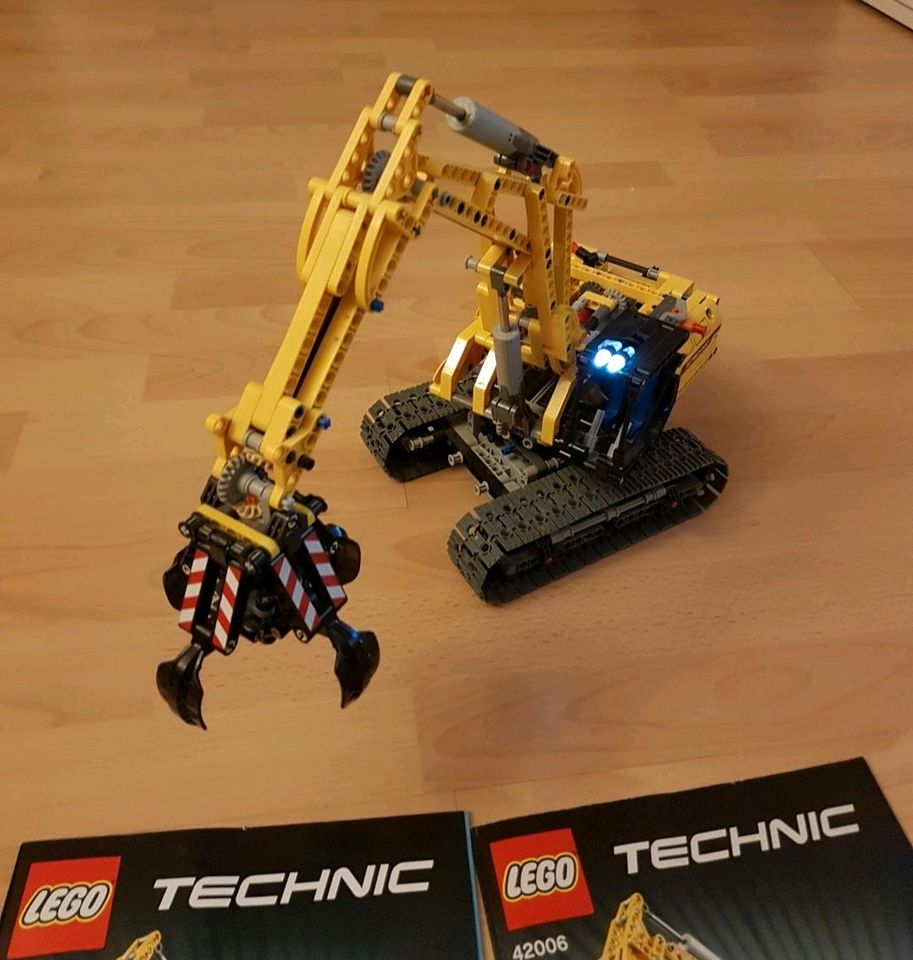 Lego Technik Raupenbagger mit Elektroantrieb in Hamburg