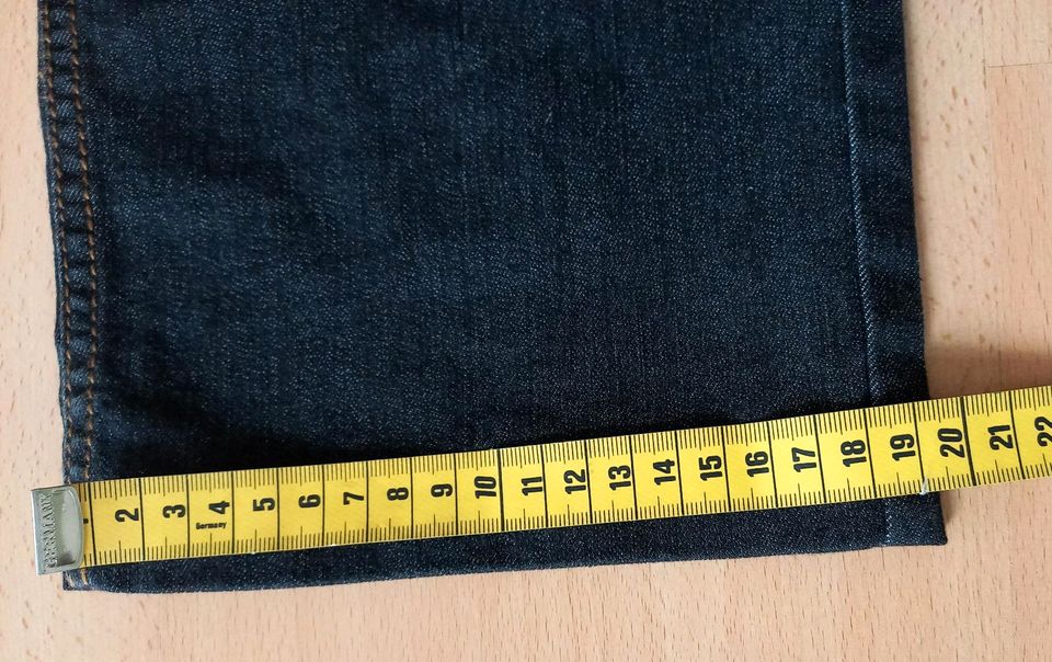 Schwarze Jeans Gr. 44,  5€ in Haiterbach